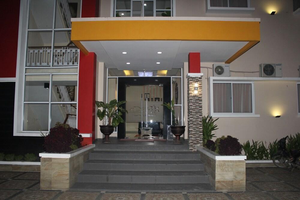 New D'Dhave Hotel Padang  Zewnętrze zdjęcie