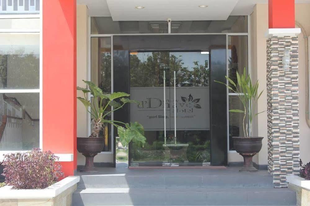 New D'Dhave Hotel Padang  Zewnętrze zdjęcie